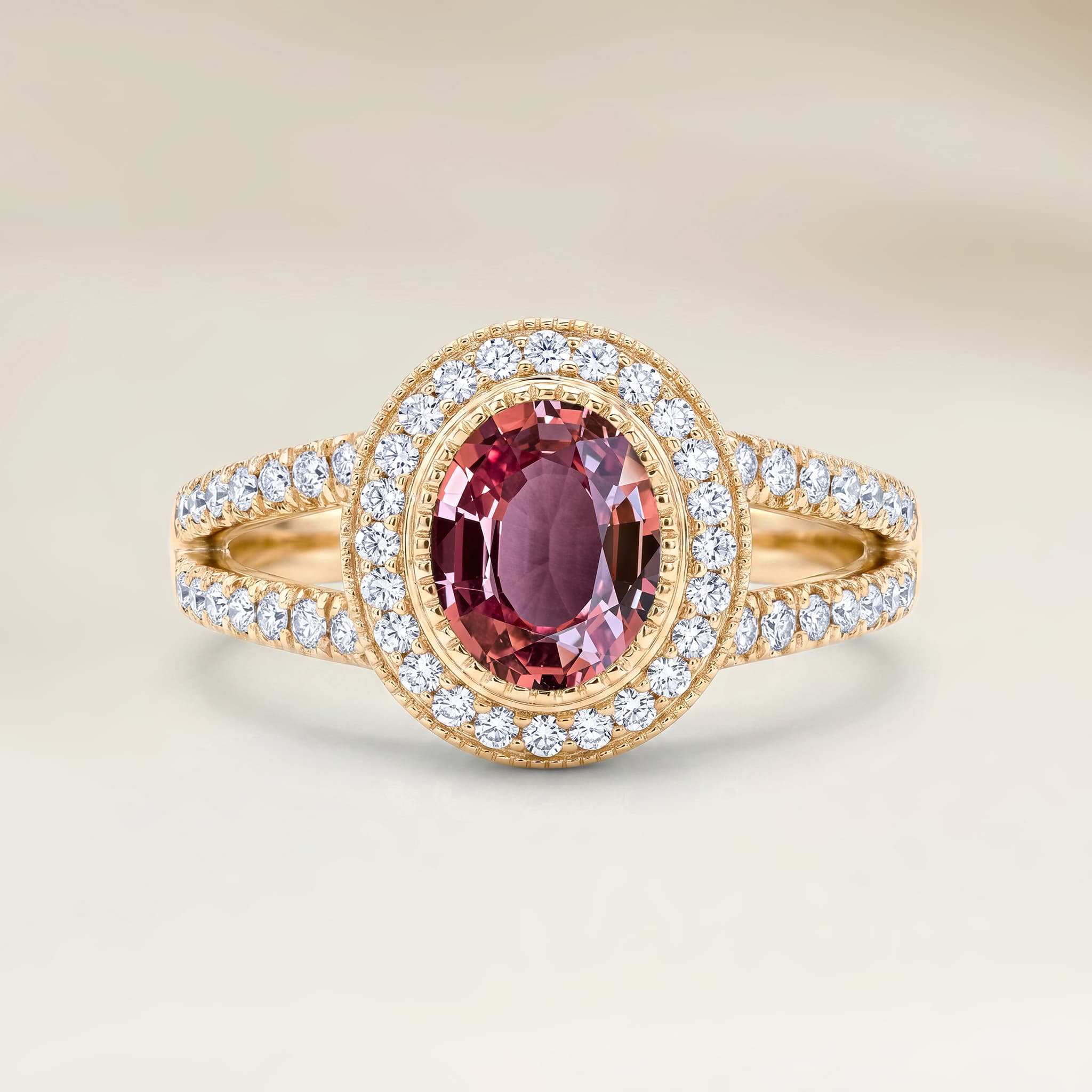 Bague Vintage Saphir Padparadscha Ovale de 1,84ct