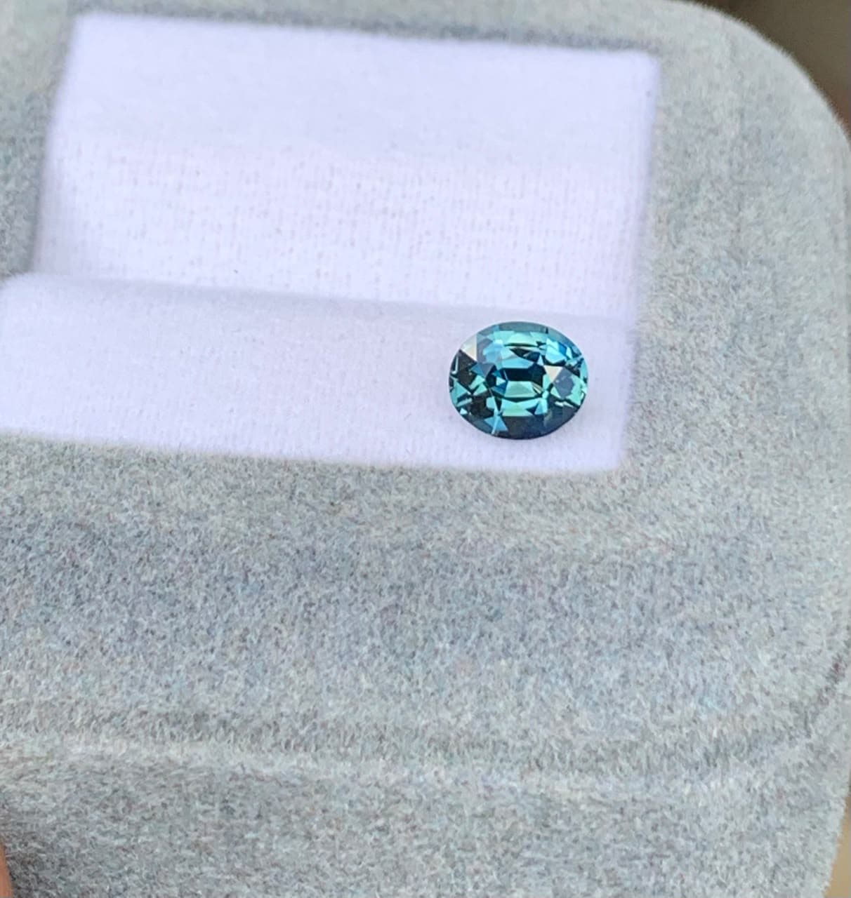 Saphir Teal Ovale de 1,10ct