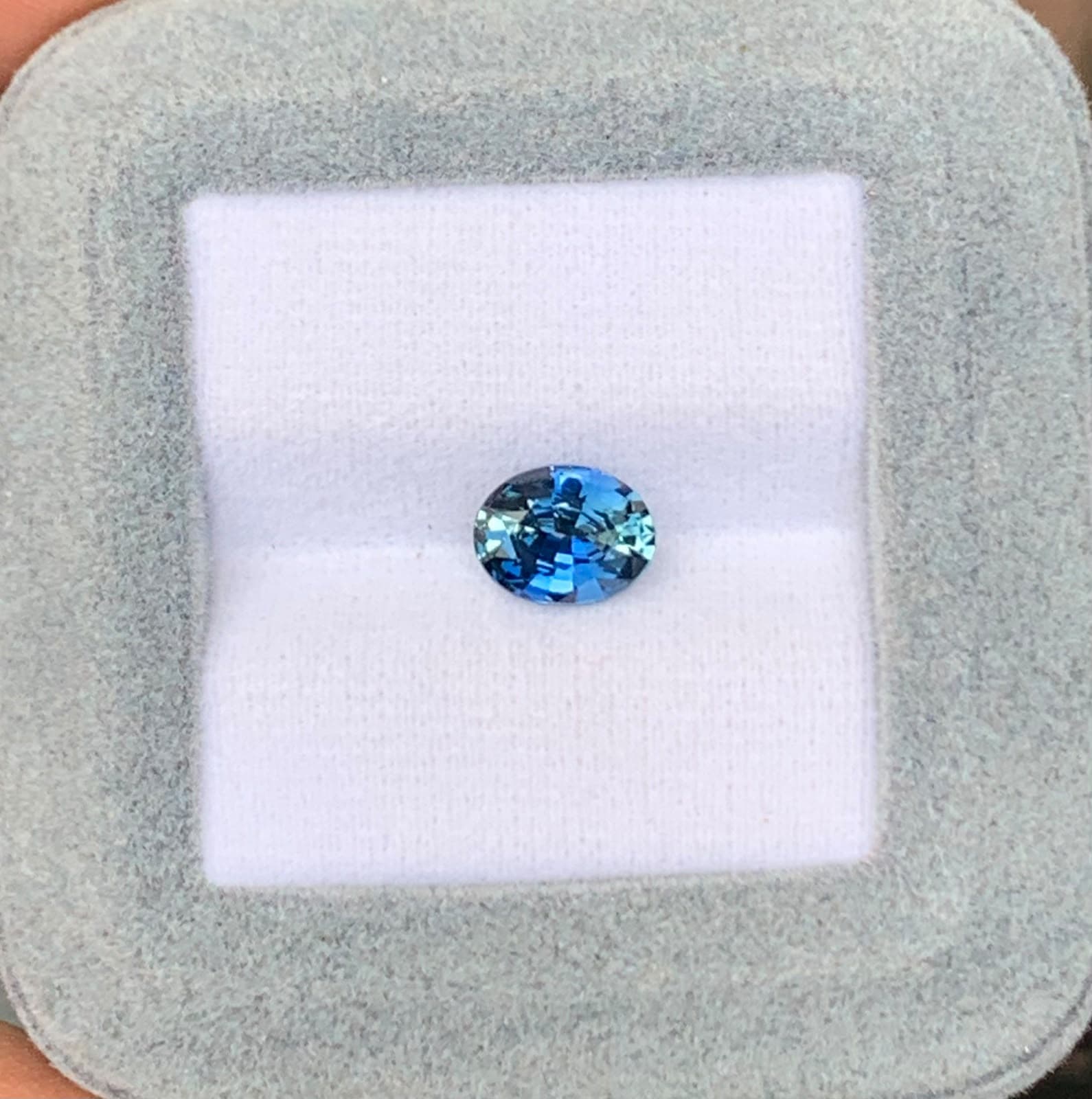 Saphir Teal Ovale de 1,78ct