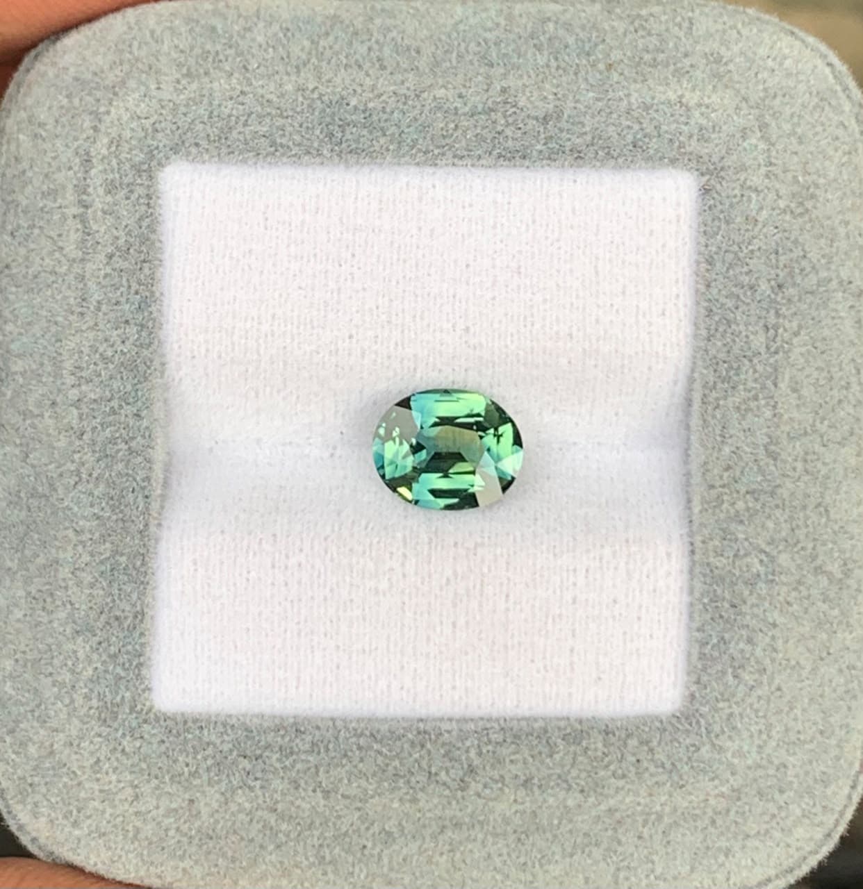 Saphir Teal Ovale de 2,20ct