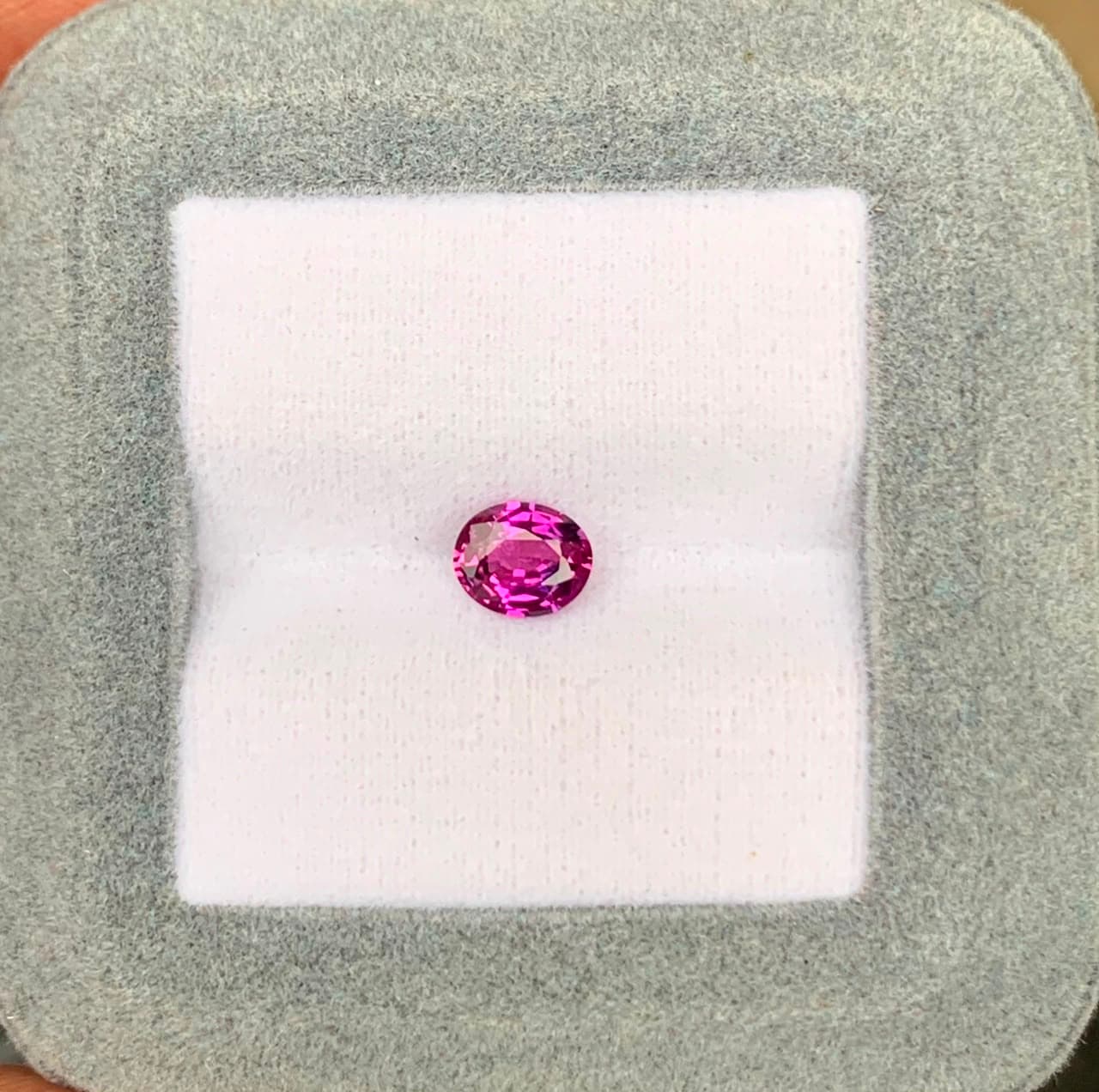 Saphir Violet Ovale de 0,84ct