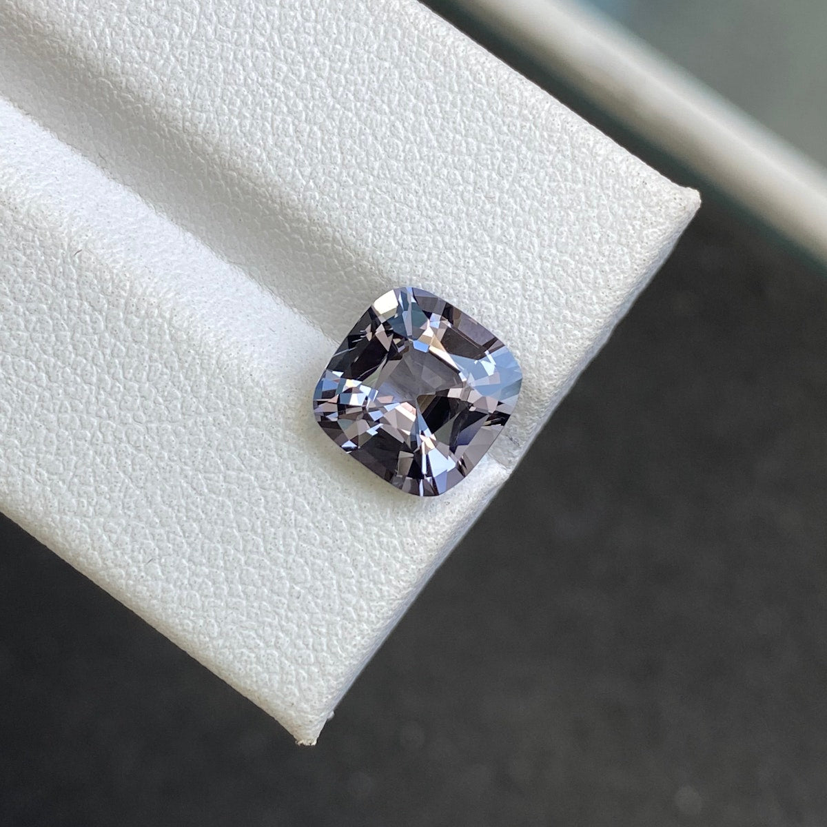 Spinelle Gris · 3.31ct