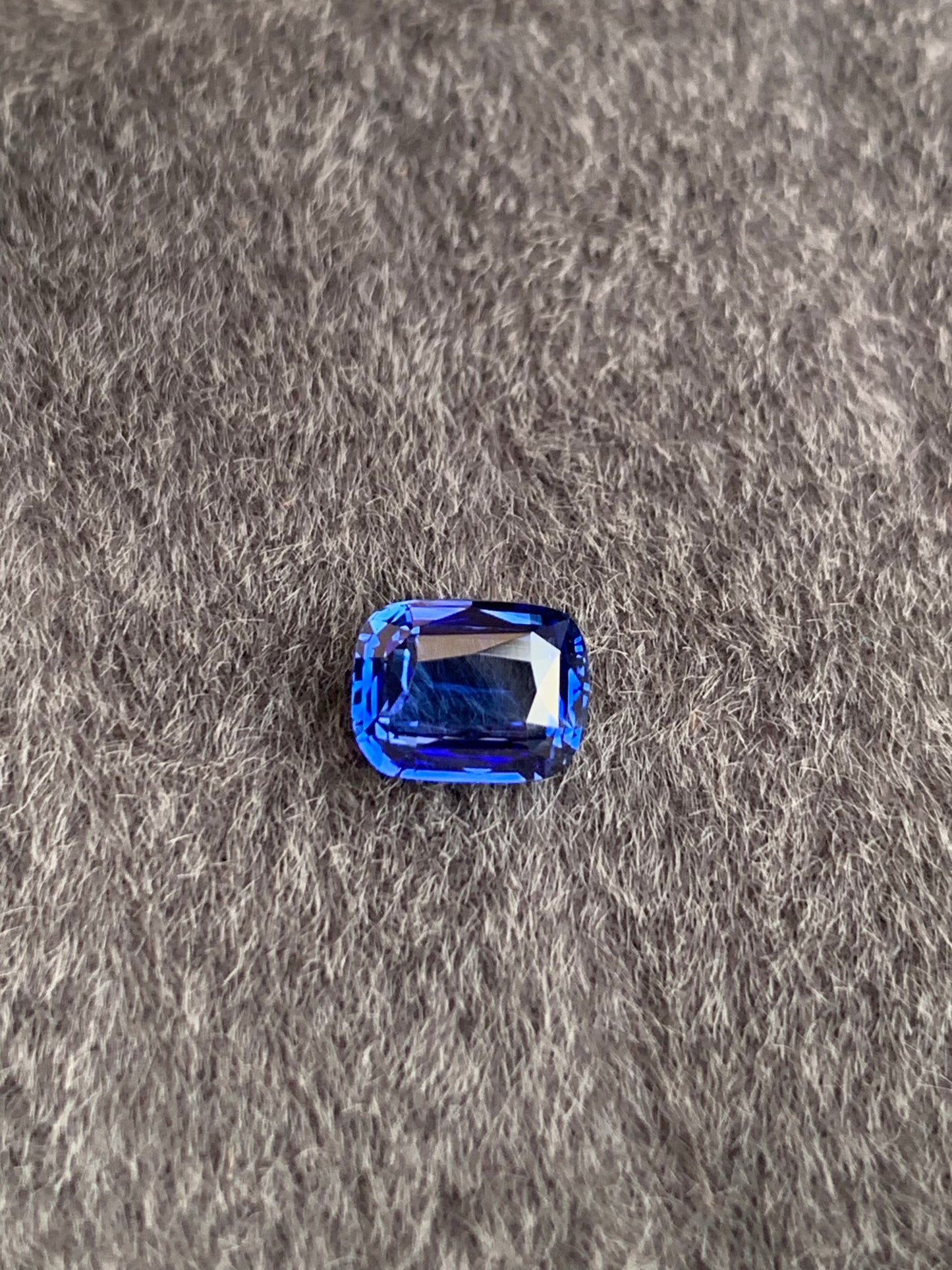 Saphir Bleu de 1,57ct taille coussin - Bonnot Paris