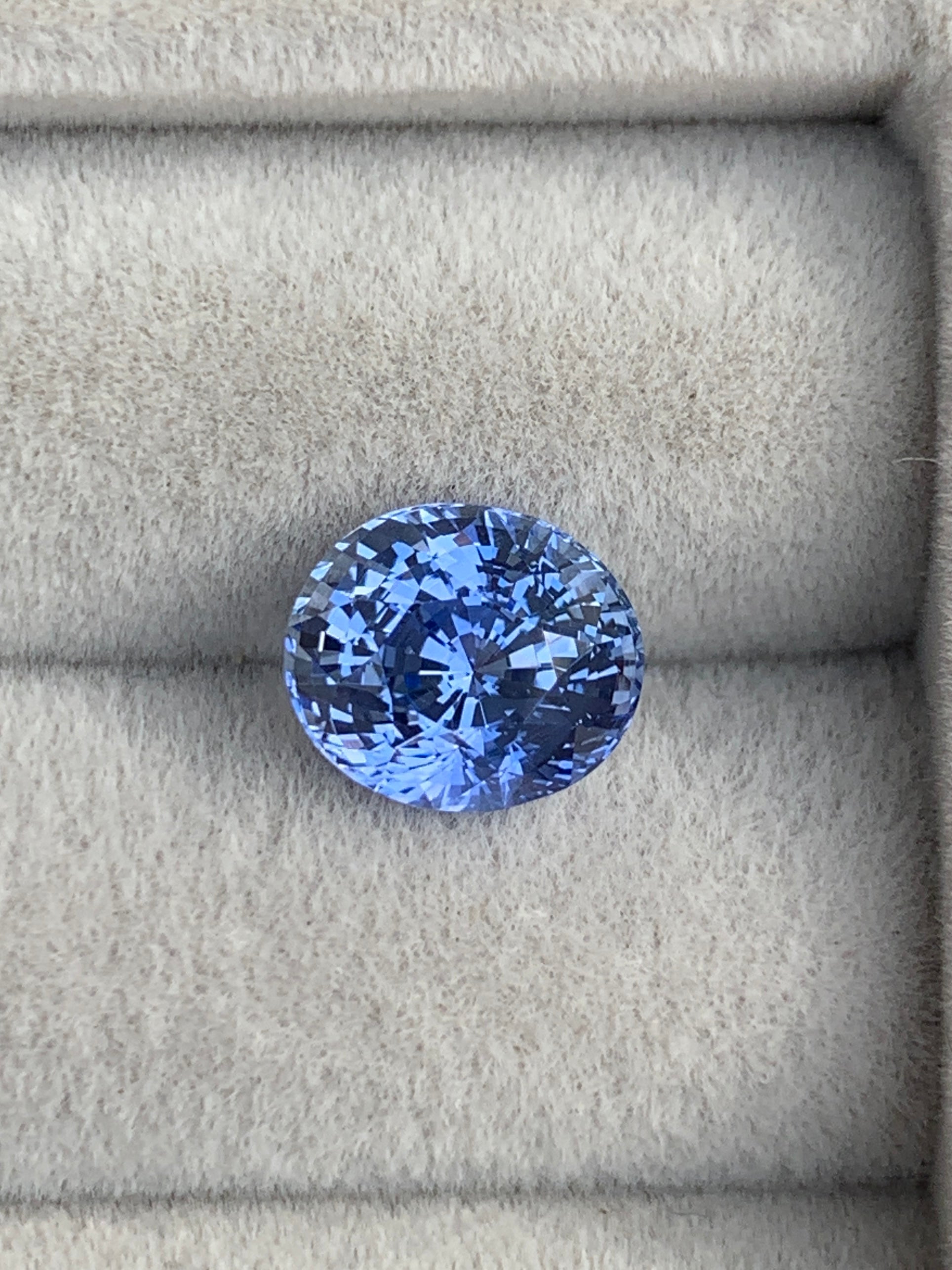 seconde photo saphir bleu taille ovale de 3,04ct