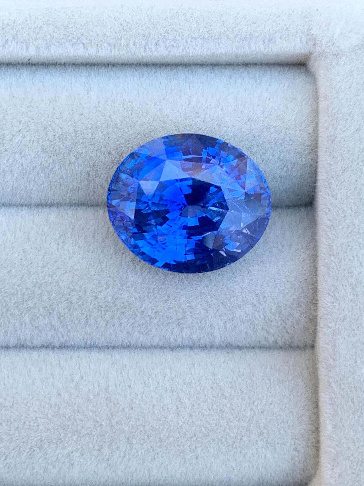 Seconde photo Saphir bleu taille ovale de 13,01ct