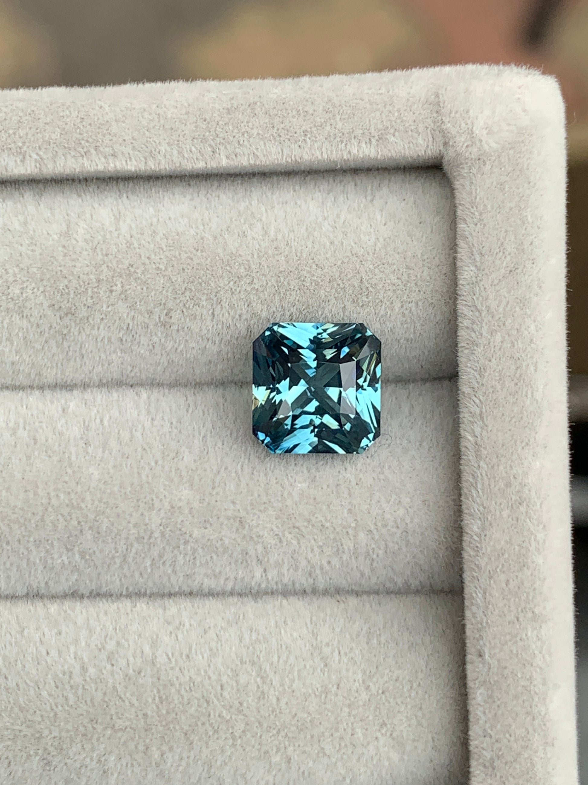 seconde photo Saphir Teal taille carré · 3,9ct