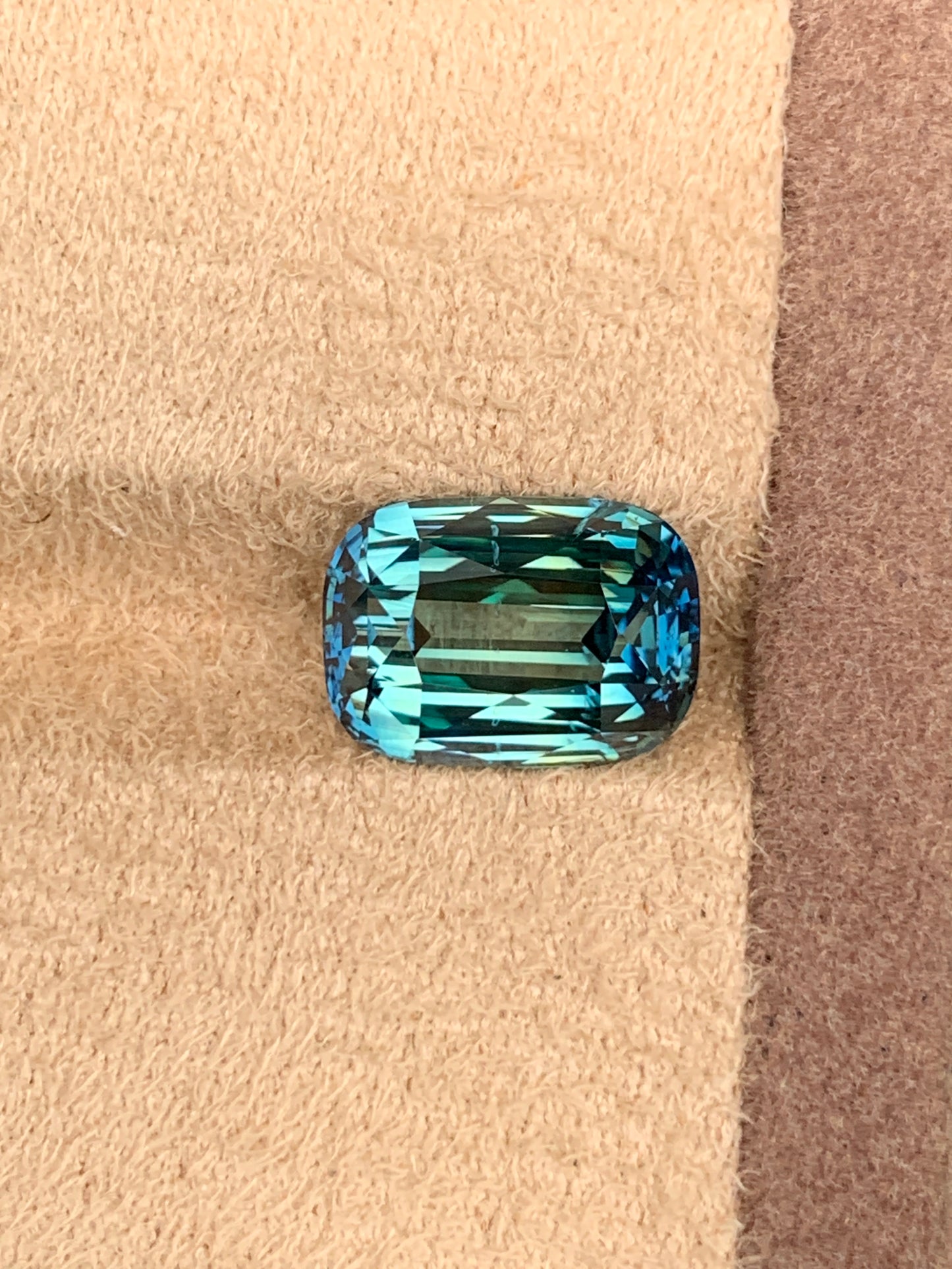 Saphir Teal · 7,6 carats