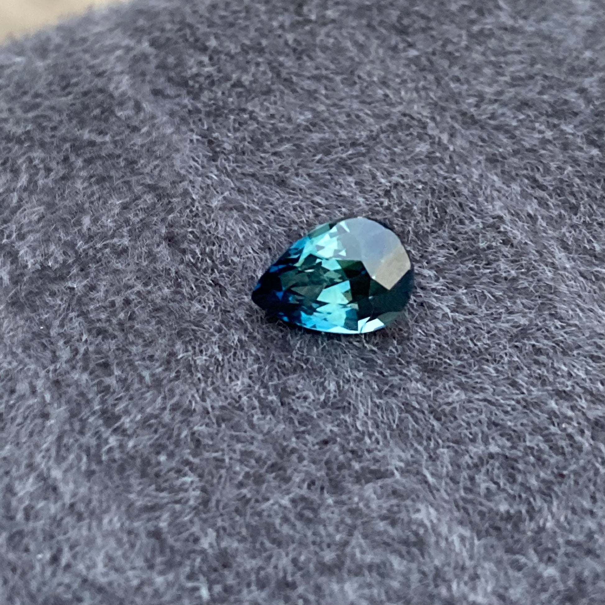 Saphir Teal • 2.06 carats