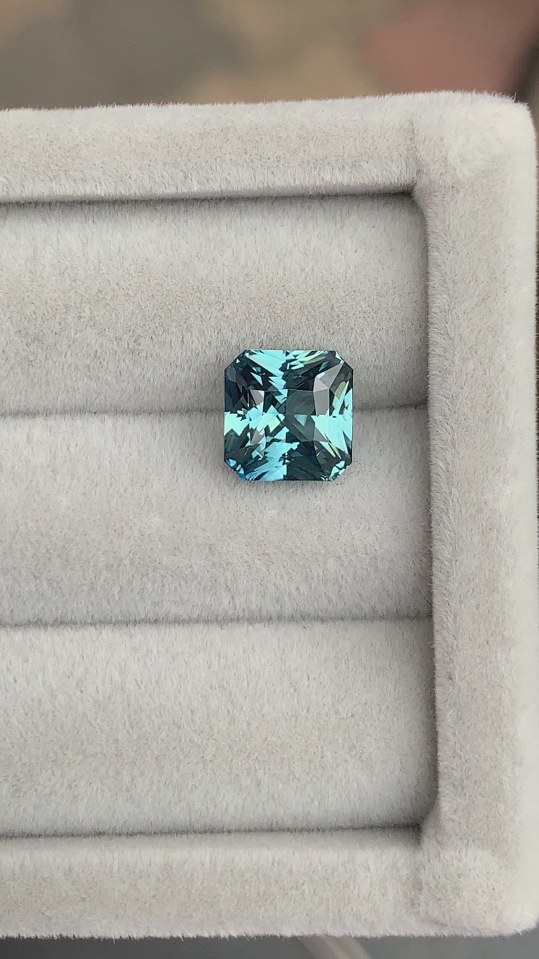 seconde video Saphir Teal taille carré · 3,9ct
