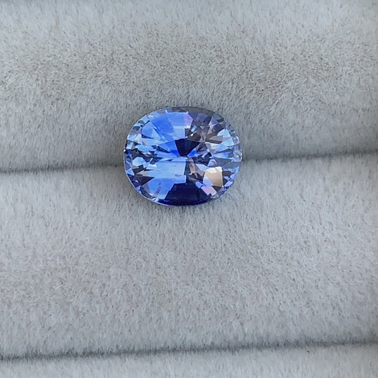 Seconde vidéo Saphir bleu taille ovale de 2,1ct